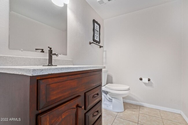 Building Photo - Charming 2 Bed 2 Bath Townhome near Downto...