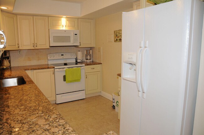 Building Photo - 525 N Ocean Blvd