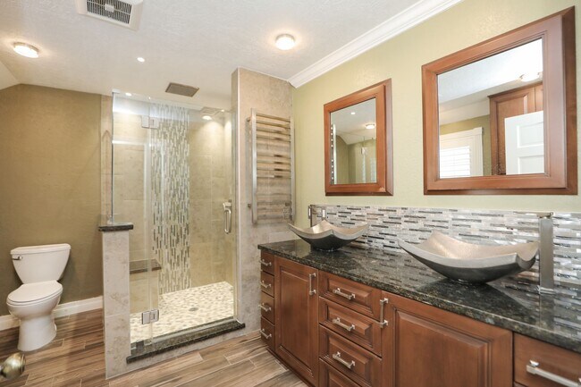 Building Photo - 722 Crossroads Dr