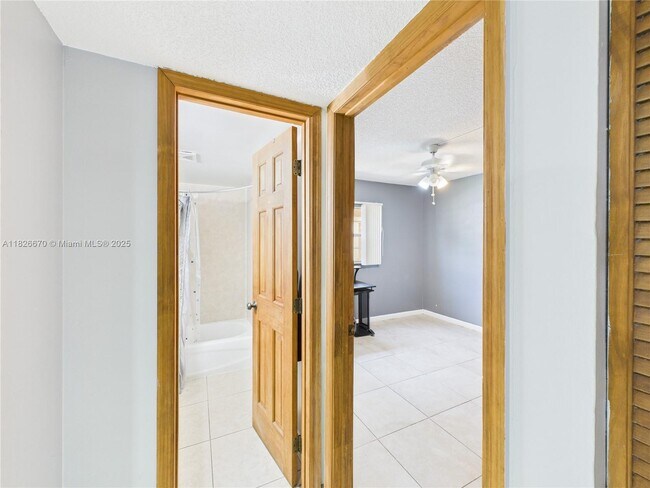 Building Photo - 4113 NW 88th Ave