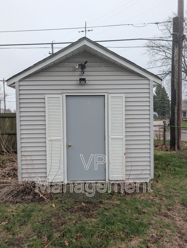 Building Photo - 7107 Volquardsen Ave