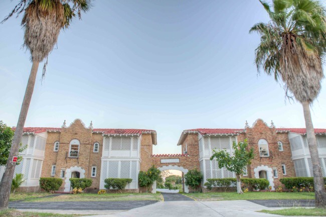 Front of the Apartments - 1856 Palm Blvd