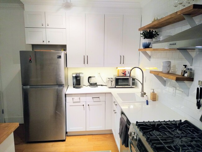 Modern Kitchen - 2112 E York St