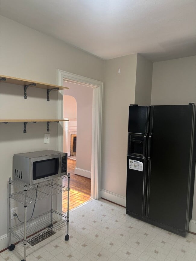 Building Photo - Fantastic Location & Price......More pictu...