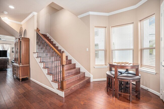 Building Photo - 1333 N Meyer Ave