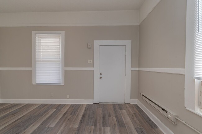 Building Photo - Section 8 Ok! Fully Renovated 1 Bed/1 Bath...