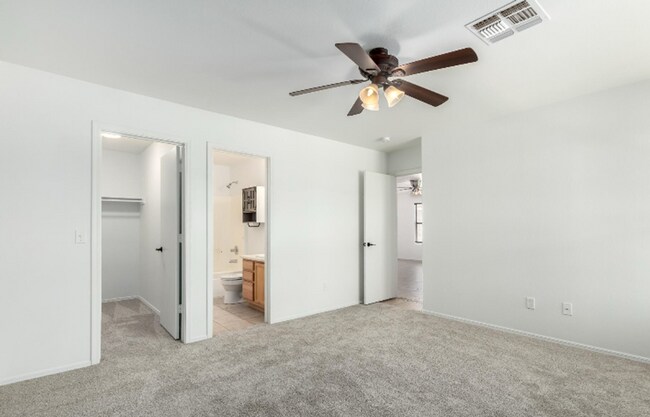 Building Photo - Charming Corner Lot Gem!