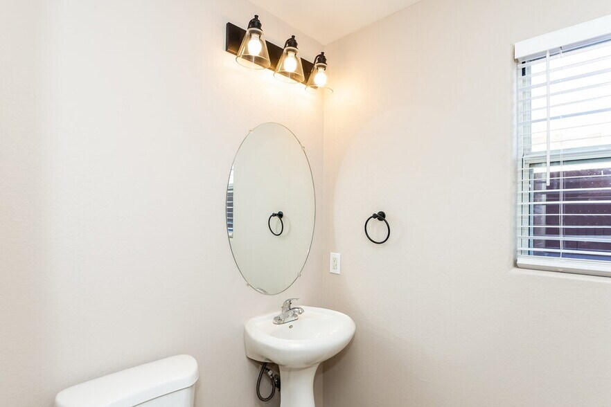 Building Photo - 6196 Fisher Creek Ct