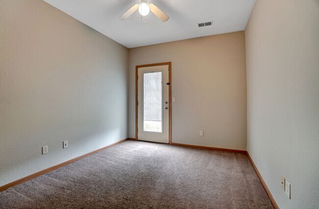 Building Photo - 1117 N Byrne Rd