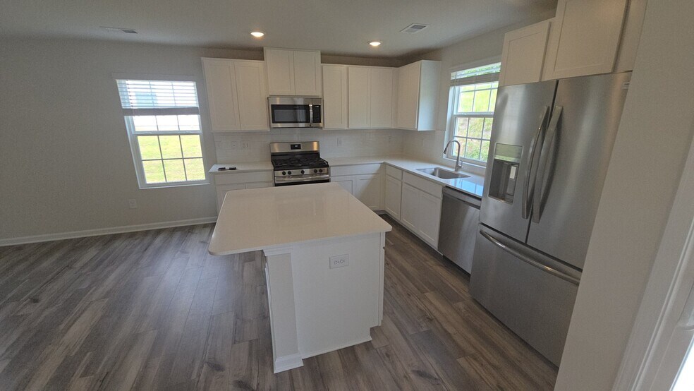 Building Photo - 121 Tango Dr