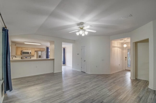 Building Photo - 2077 Shadow Lake Dr