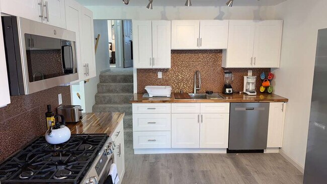 Building Photo - 2260 Danelle Ct