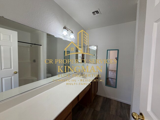 Building Photo - Move-In Ready 4BR Home with New Flooring and RV Access