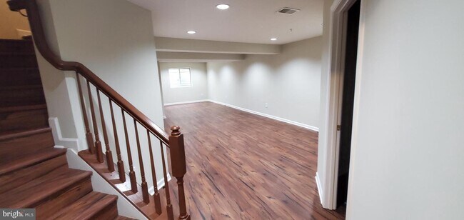 Building Photo - 2839 Settlers View Dr