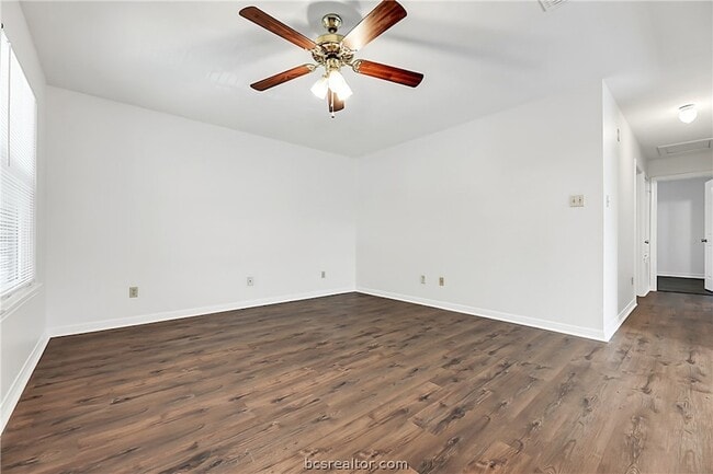 Building Photo - 1201 Autumn Cir