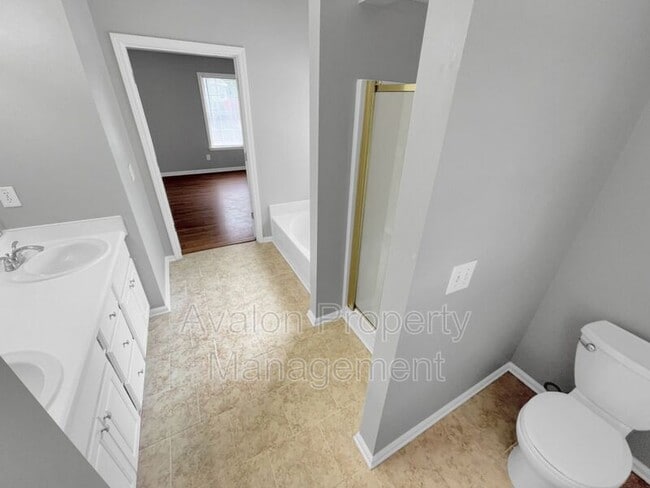 Building Photo - 1926 Leacroft Ct