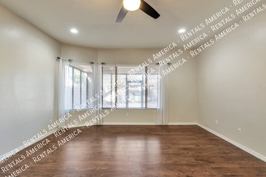 Building Photo - 561 E Via Puente De La Lluvia