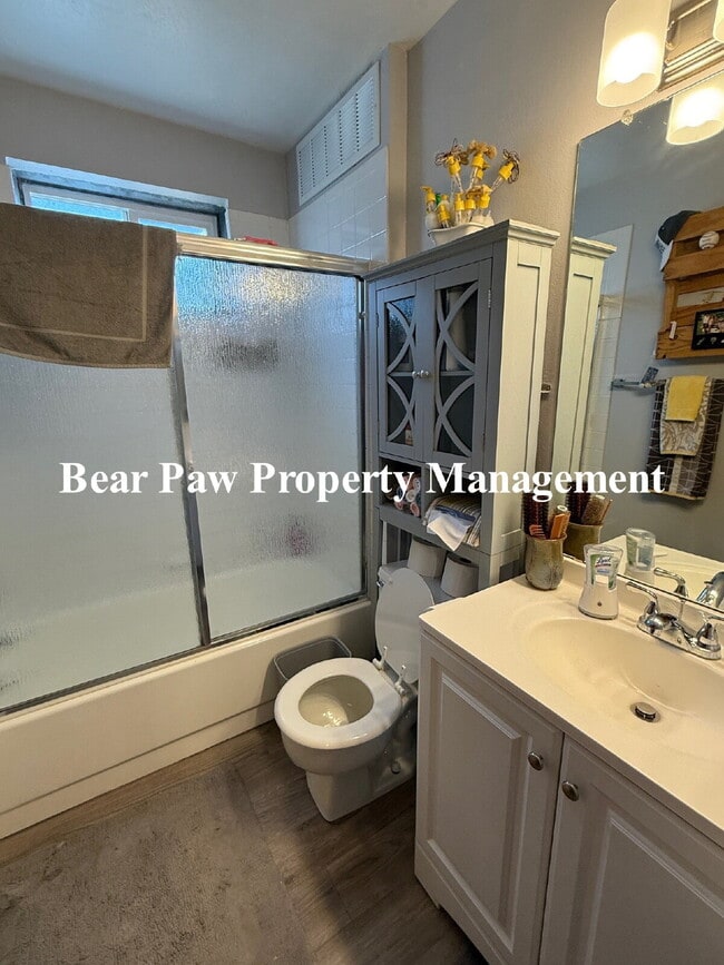 Building Photo - Cute duplex in Evergreen!!