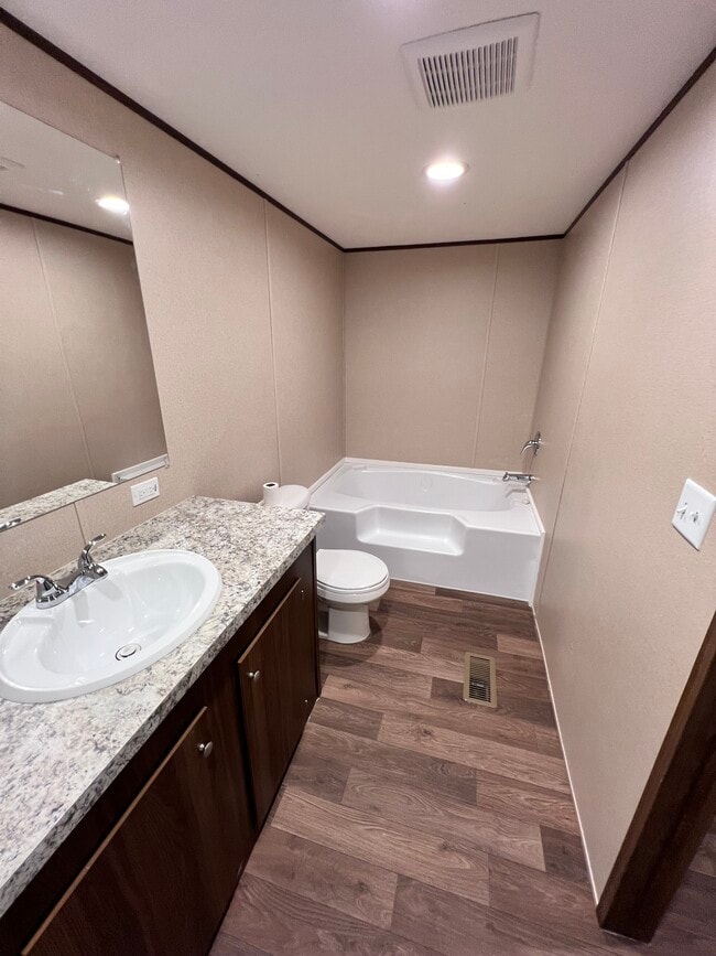 Building Photo - 1711 McKenzie Rd