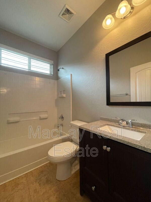 Building Photo - 1728 W Loemann Dr