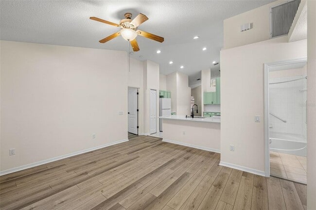 Building Photo - 25818 Bloomsbury Ct