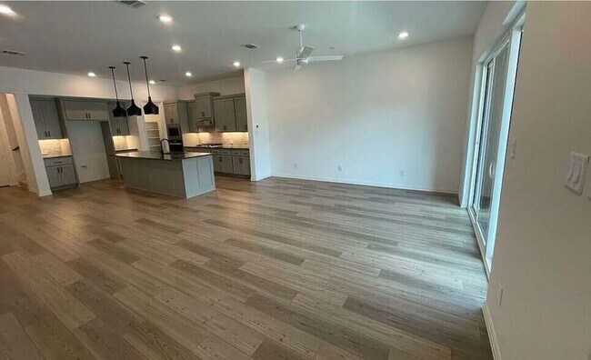 Building Photo - 1265 Doris May Dr