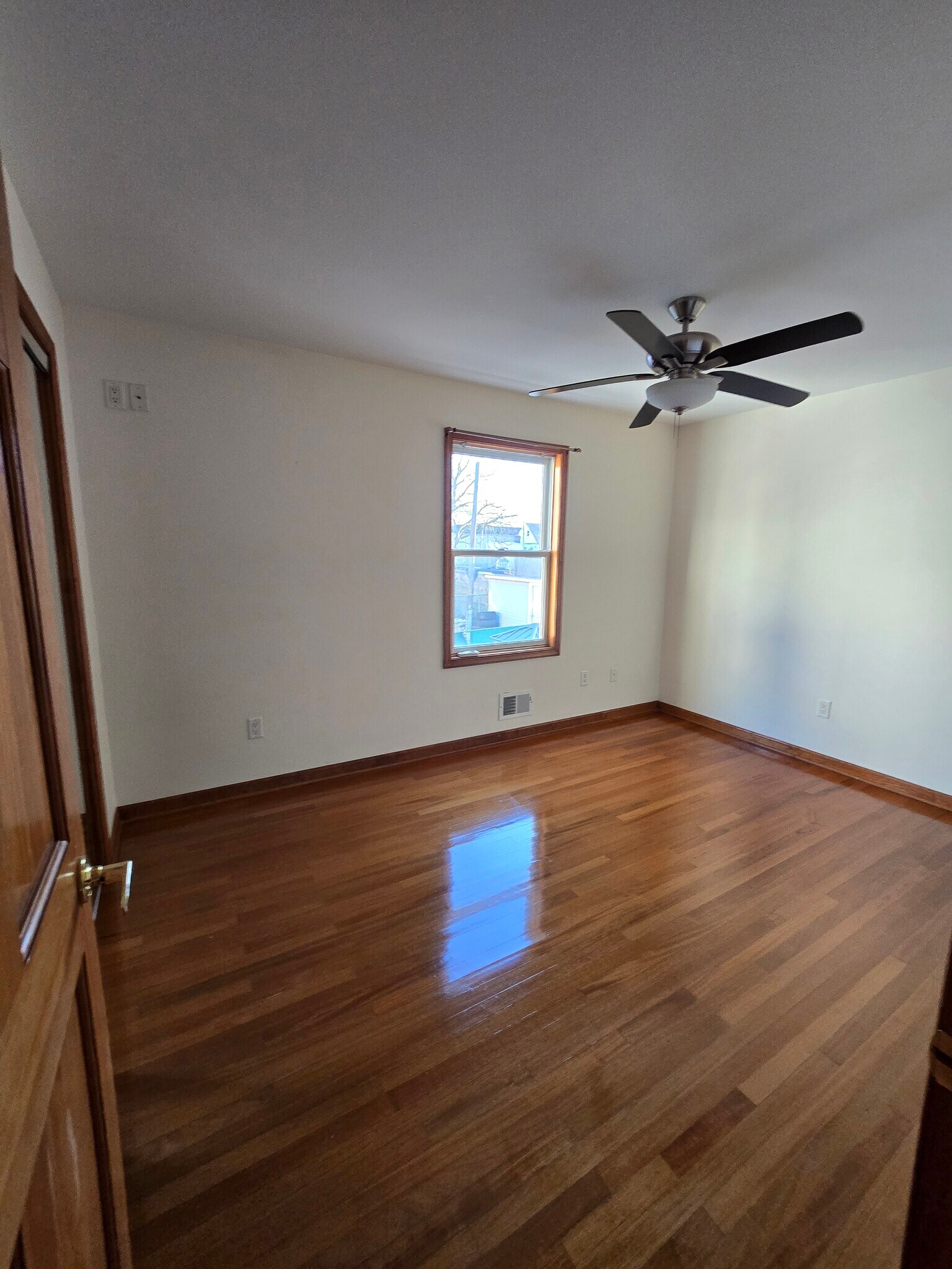 Building Photo - 35 Hawkins St