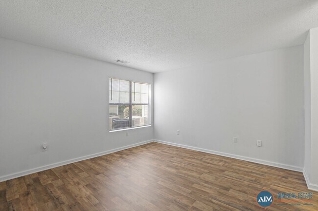 Building Photo - Immaculate 2-Bedroom Ground-Floor Villa in...