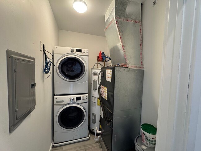 Building Photo - 2028 E Fletcher St