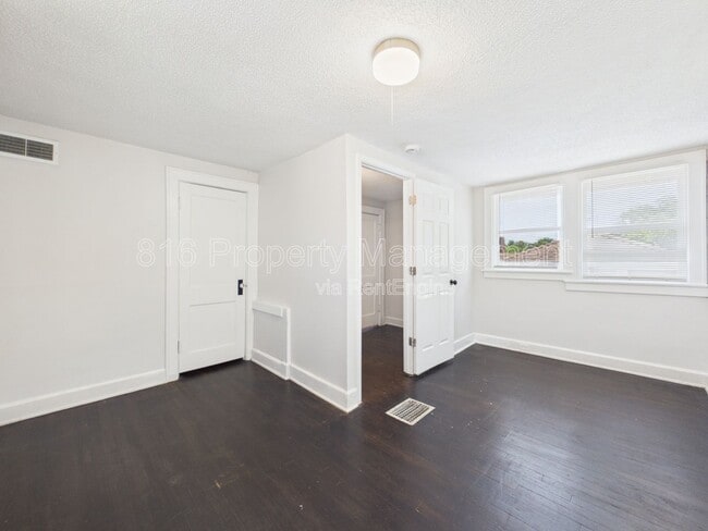 Building Photo - 4140 College Ave