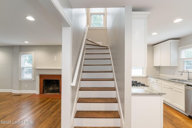 Building Photo - 121 N Hubbards Ln