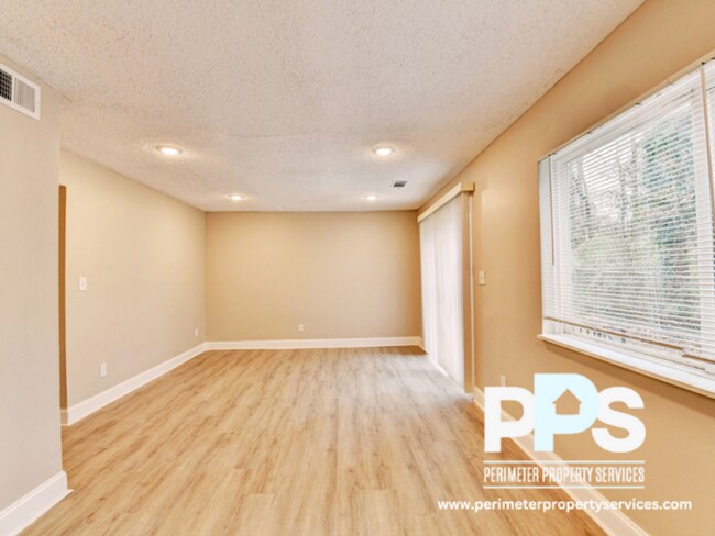 Building Photo - 390 W Lake Ave NW