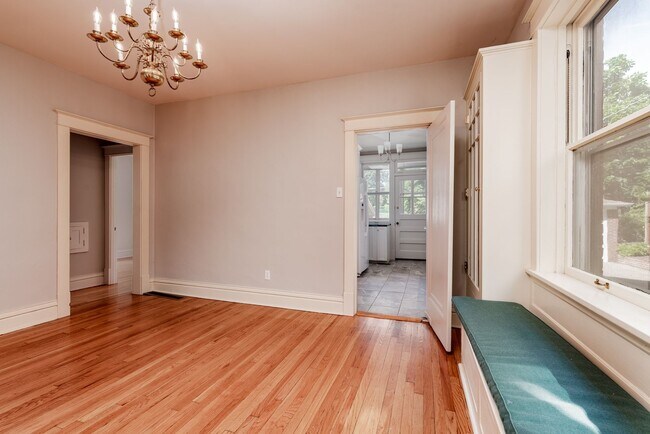 Building Photo - 6615 San Bonita Ave