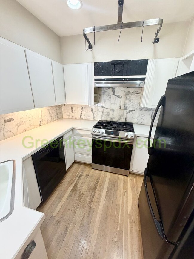 Building Photo - 10197-1136