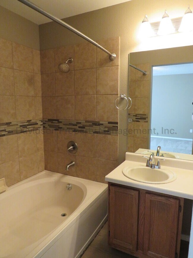 Building Photo - 3280 Richmond Dr