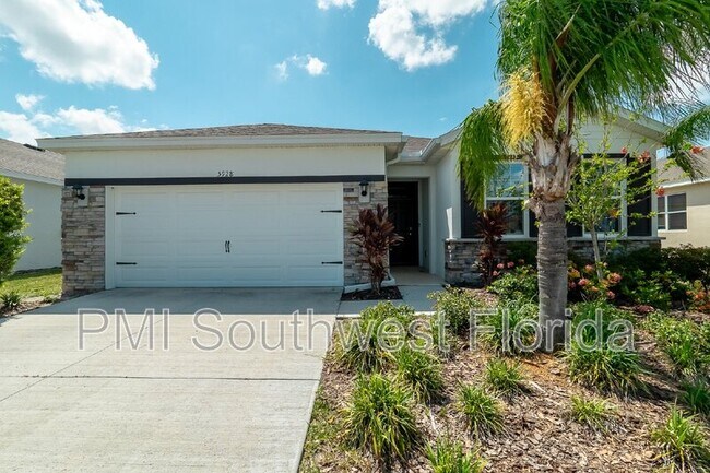 Building Photo - 5928 Silver Palm Blvd