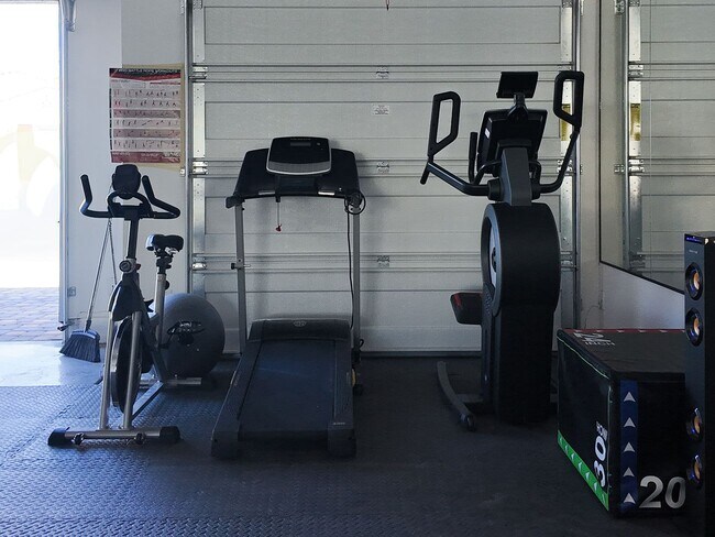 Building Photo - Exquisite Luxury Rental in Prestigious Gated Tule Springs Community