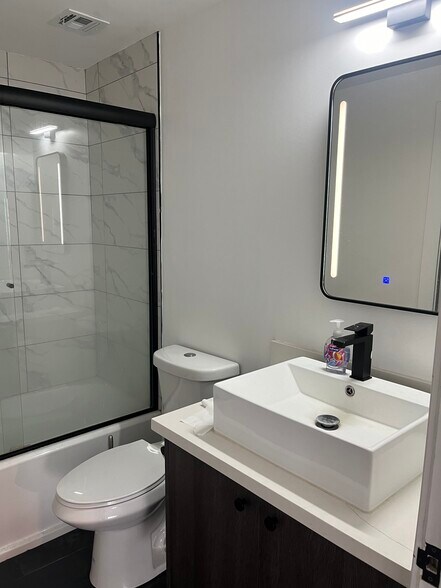 Building Photo - 246 N Dillon St