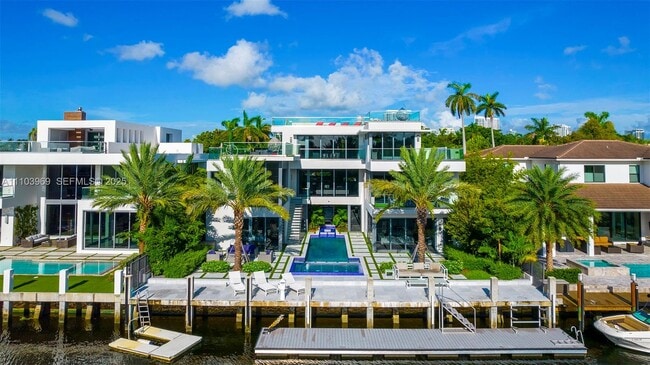 Building Photo - 440 Mola Ave