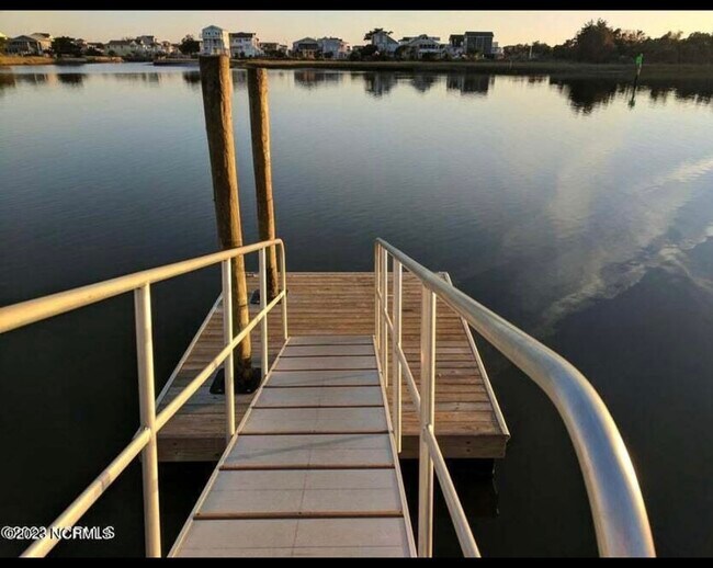 HOA DOCK - 2083 Holden Beach Rd SW