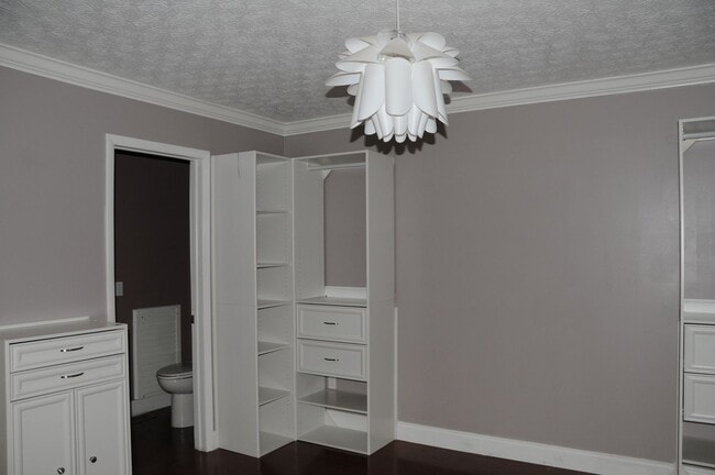 Building Photo - 4705 Athalia Dr