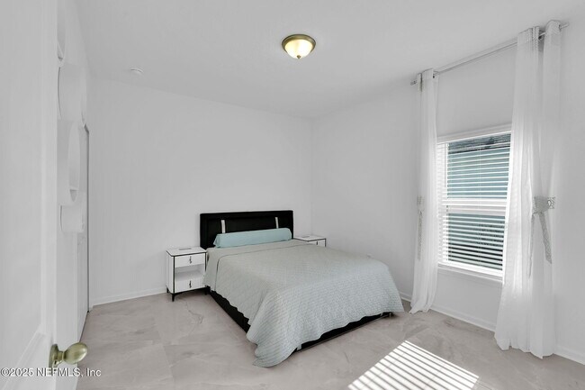 Building Photo - 147 Holly Forest Dr