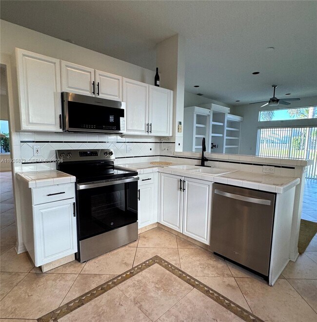 Building Photo - 815 Vista Meadows Dr