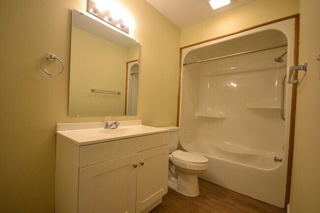 Building Photo - Cross Timbers Apartment