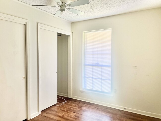 Building Photo - 2141 Shady Oaks Dr