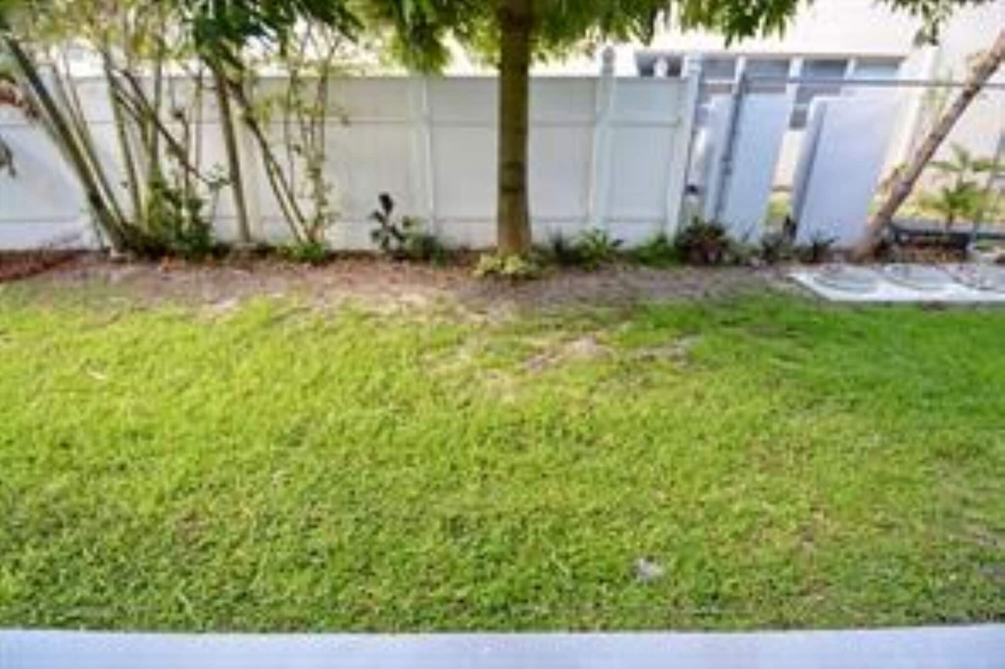 Building Photo - 2000 NE 51st Ct