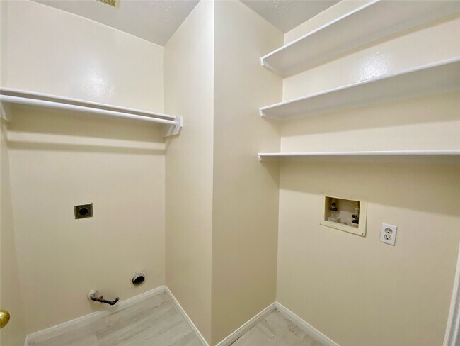Building Photo - 20334 Linden Tree Dr