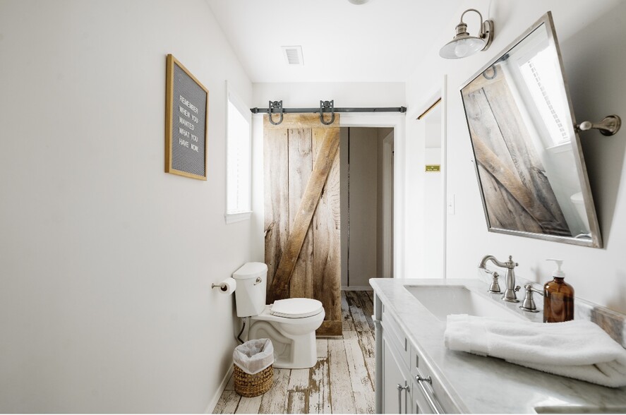 Building Photo - 322 Summit Dr