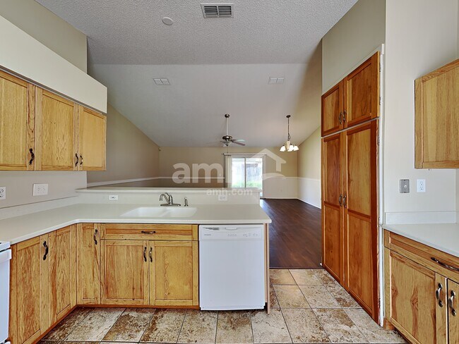 Building Photo - 10979 Mindanao Dr S