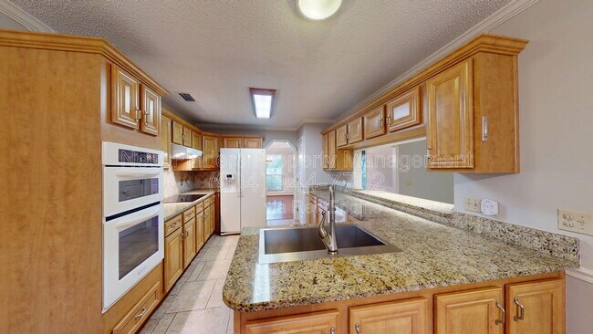 Building Photo - 2217 Hammock Oaks Dr N